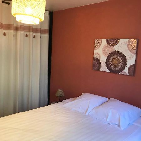Villa Madison Sollies Pont Bagian luar foto