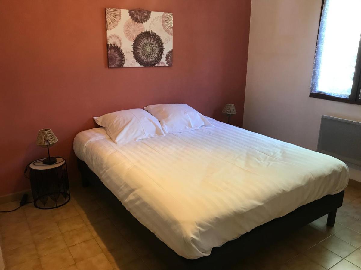Villa Madison Sollies Pont Bagian luar foto